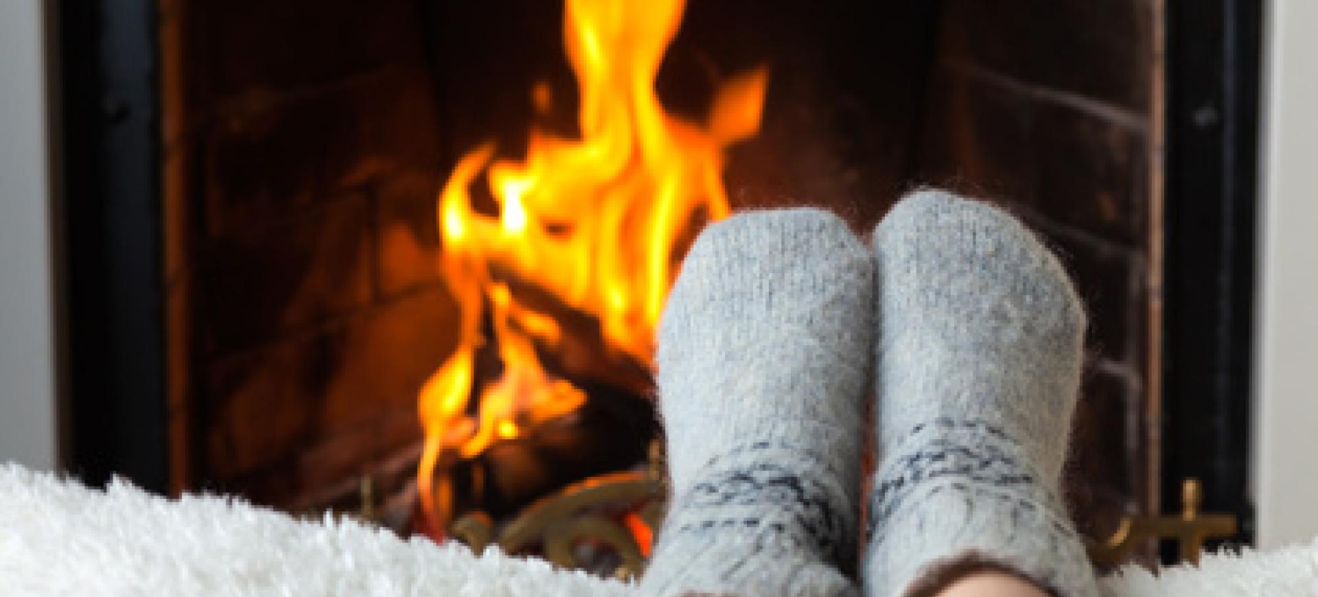 frio_hogar_chimenea_calcetines.jpeg
