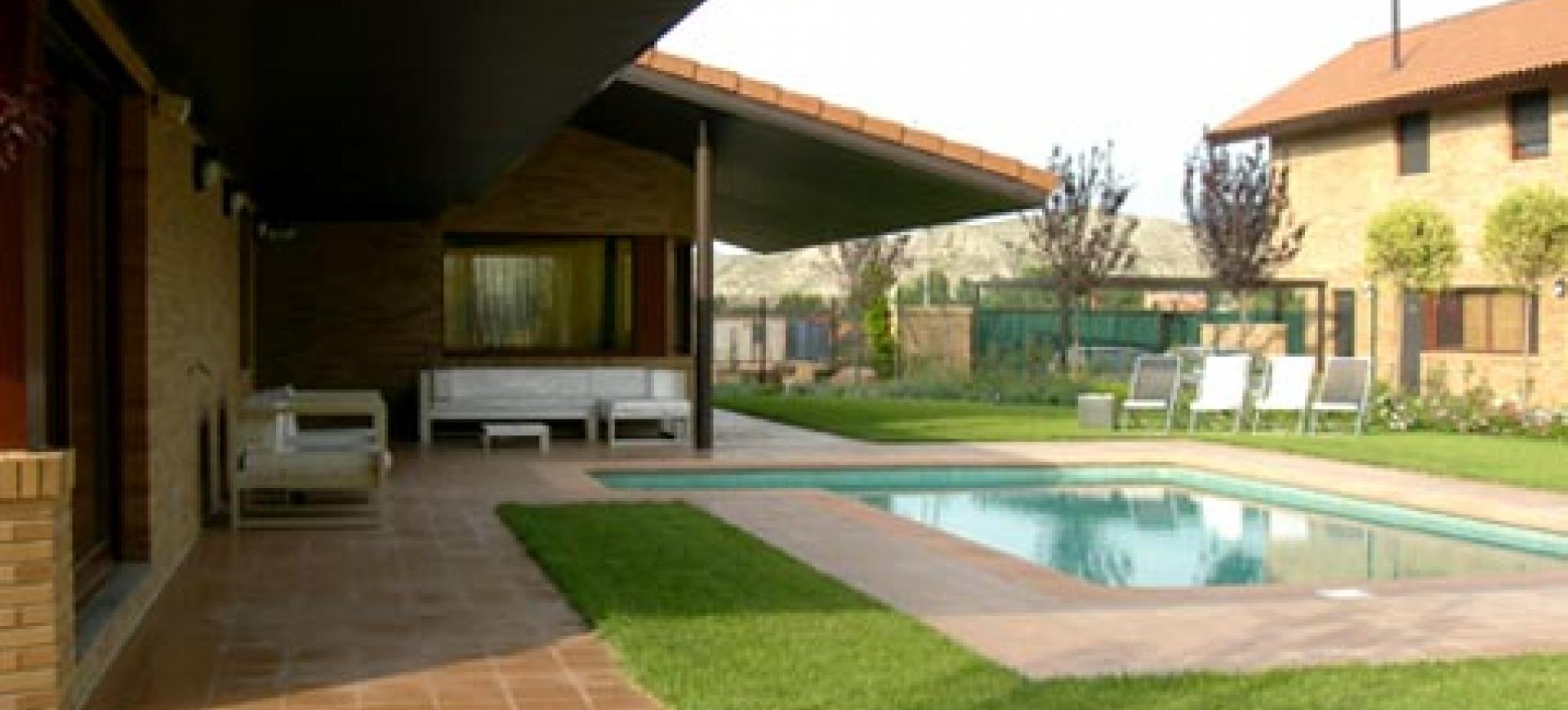 piscina-residencial-monasterio-de-santa-fe-2_0.jpeg
